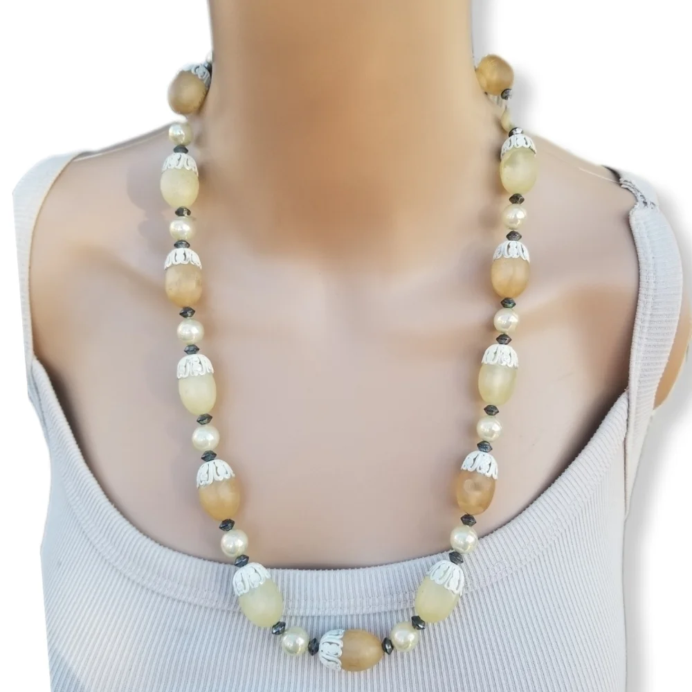 VINTAGE 1950s JAPAN MADE PASTEL COLOR FROSTED ACRYLIC BEAD STATEMENT NECKLACE